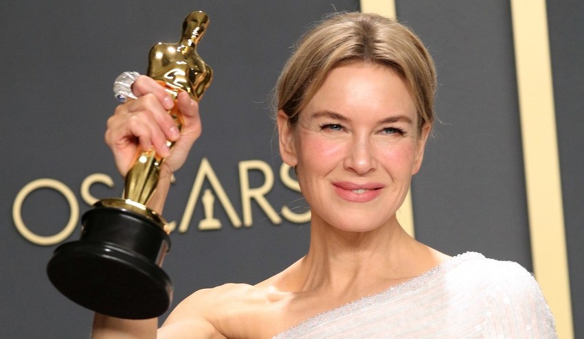 Pristihnutí ruka v ruke: Renée Zellweger po premiére ukázala priateľa!
