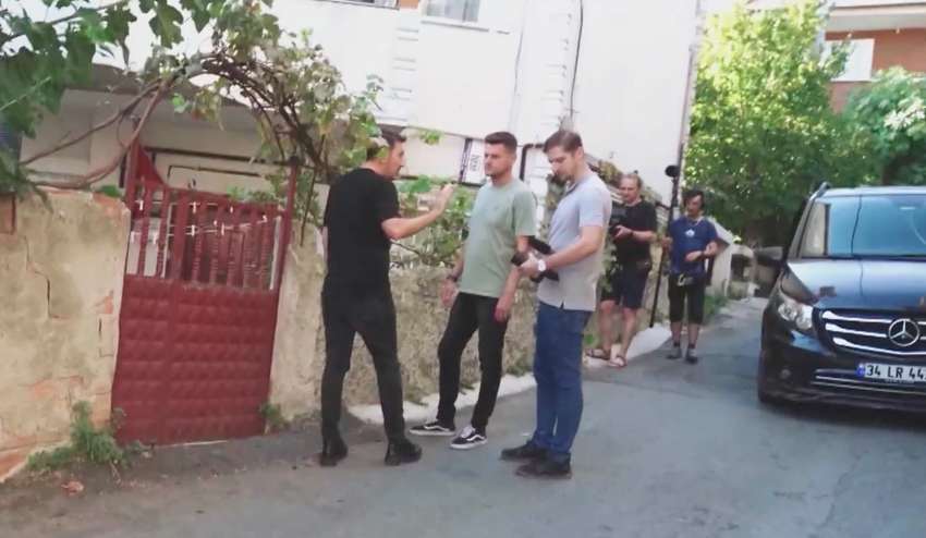 Robovi a Vladovi sa podarilo vystopovať podvodníka pani Eleny. NEUVERÍTE, z akej časti sveta pochádza