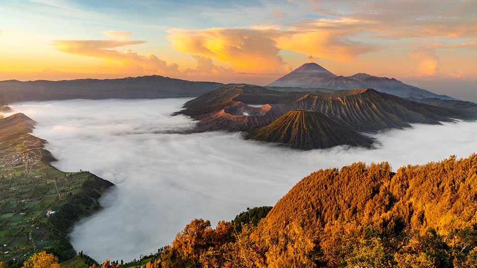 volcano-with-mist-sunset