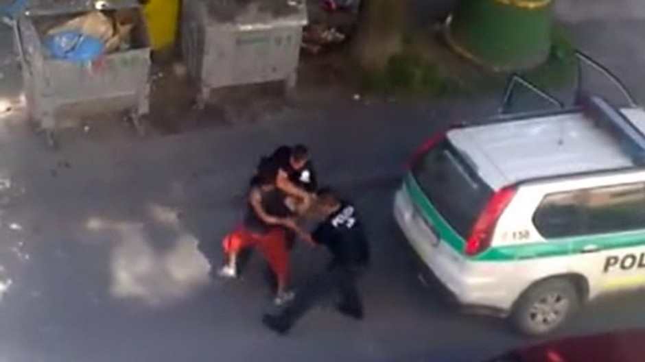 zábavné zatýkanie Róma v Krompachoch