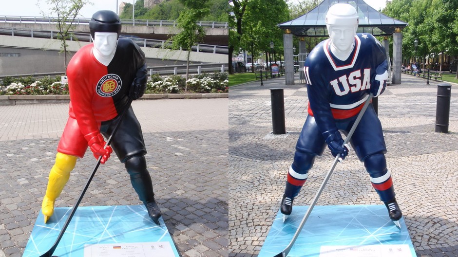 sochy hokejistov v ľudskej veľkosti