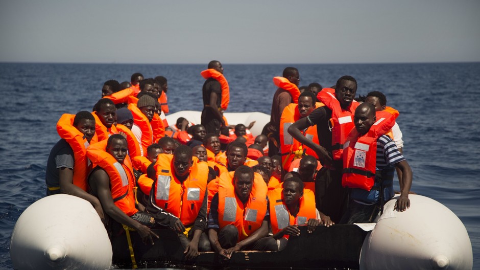 Migranti, utečenci, loď, more.jpg