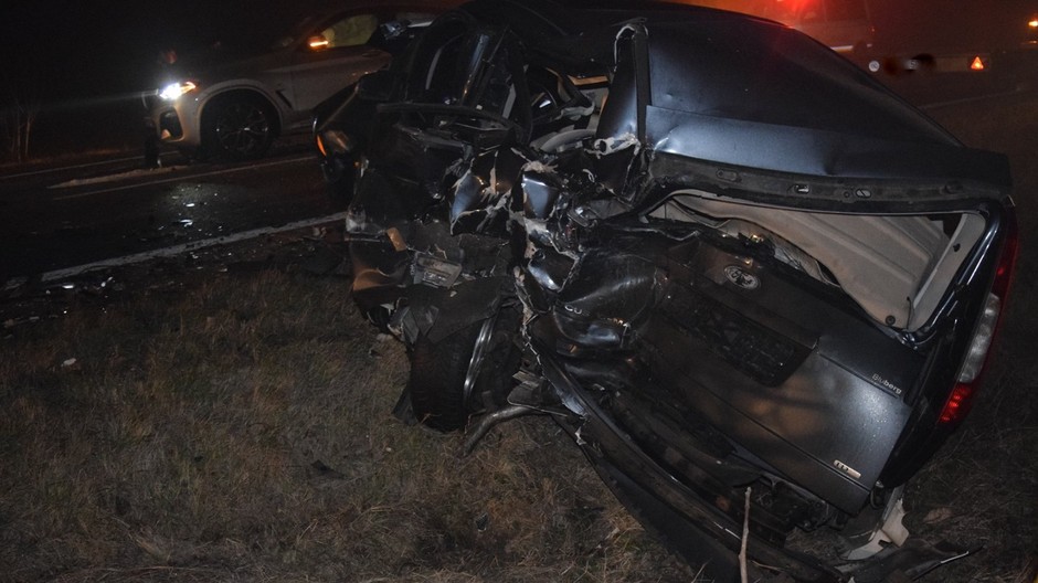 Vážna nehoda pri odťahovaní odstaveného auta. Pracovník (30) odťahovky zostal zakliesnený medzi vozidlami