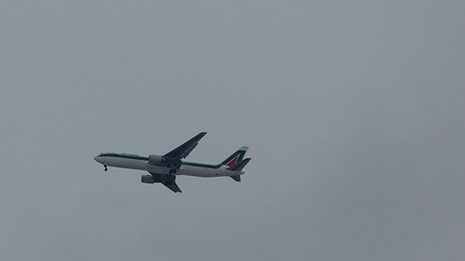 lietadlo, siva obloha