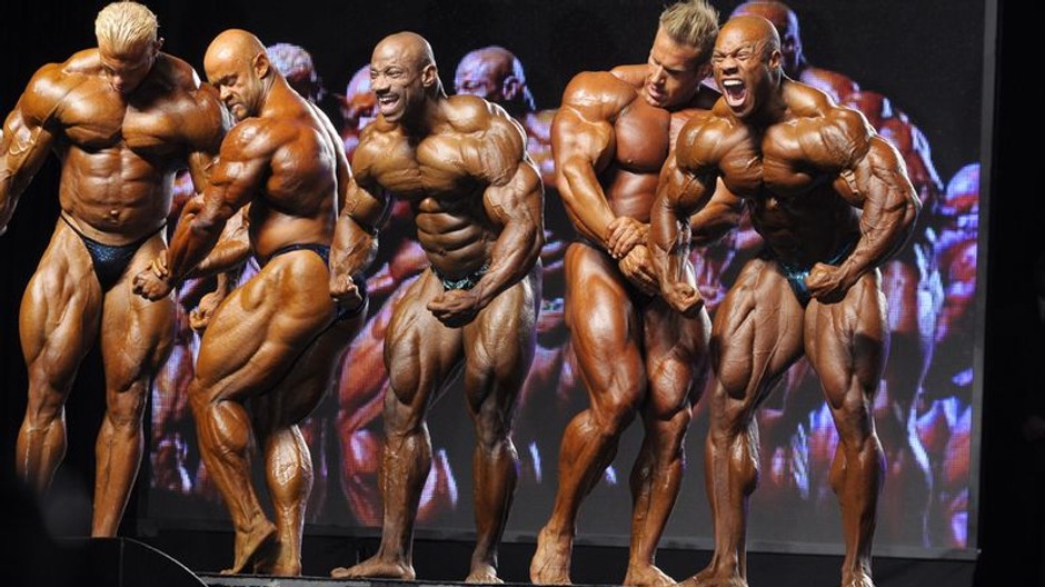 kulturisti na pódiu