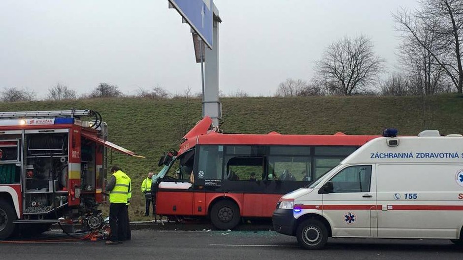 Nehoda autobusu MHD v Bratislave