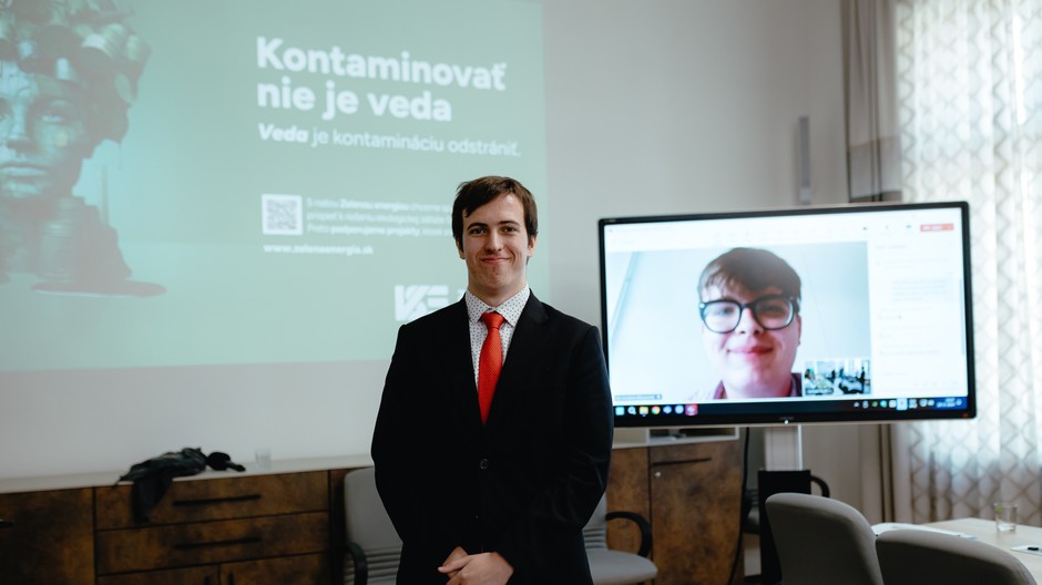 Jozef Jabczun (vľavo) a Alex Kanderka (online)