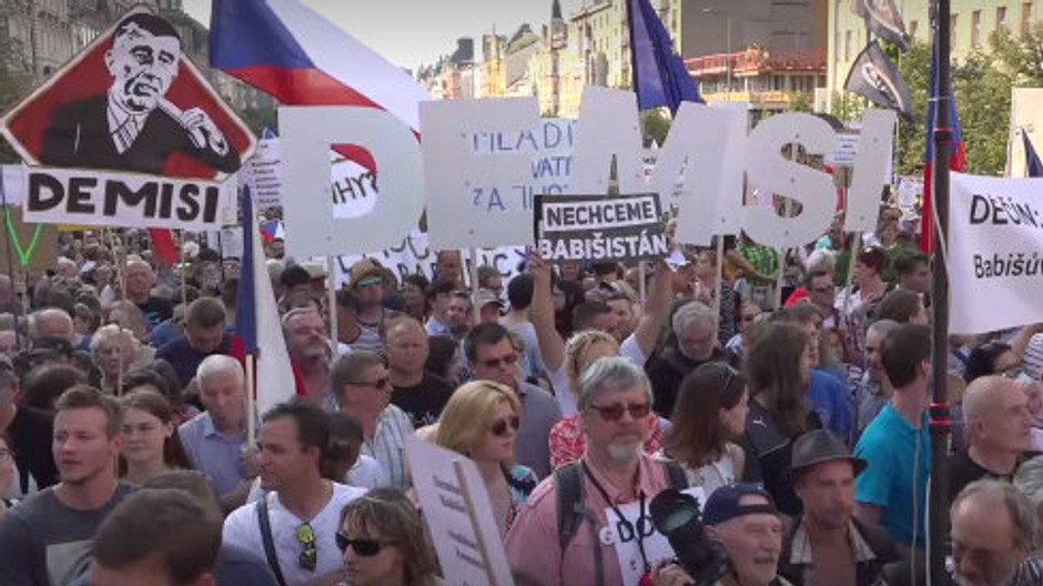 Desaťtisíce ľudí demonštrujú za odvolanie Andreja Babiša a ministerky spravodlivosti