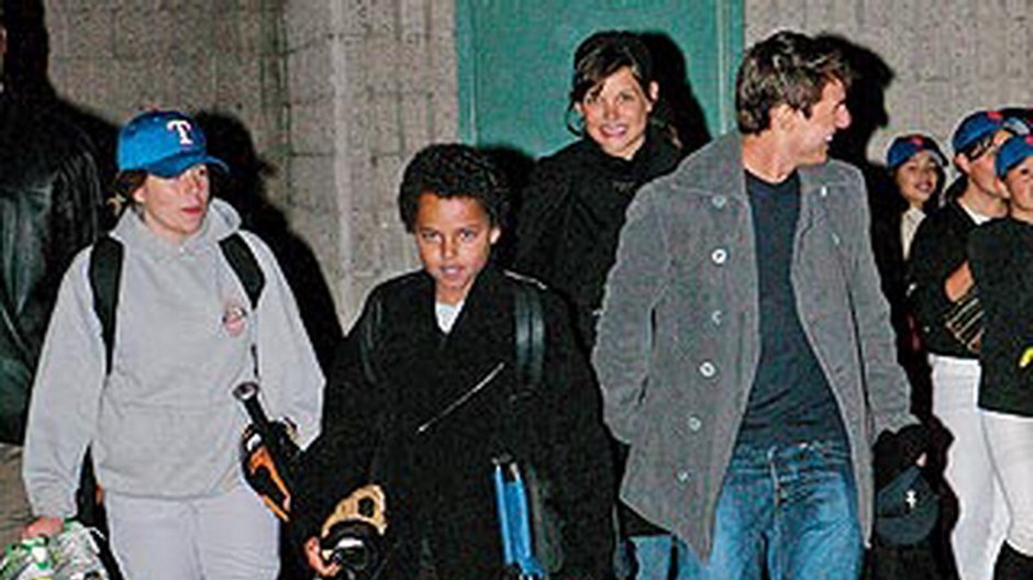 Americký herec Tom Cruise s manželkou Katie Holmes a adoptovanými deťmi