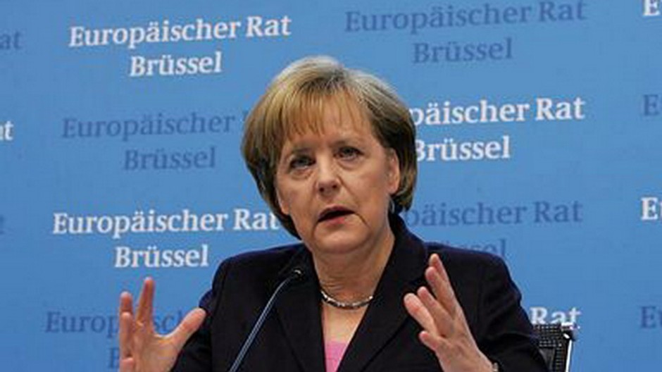 merkelova roztiahnute ruky