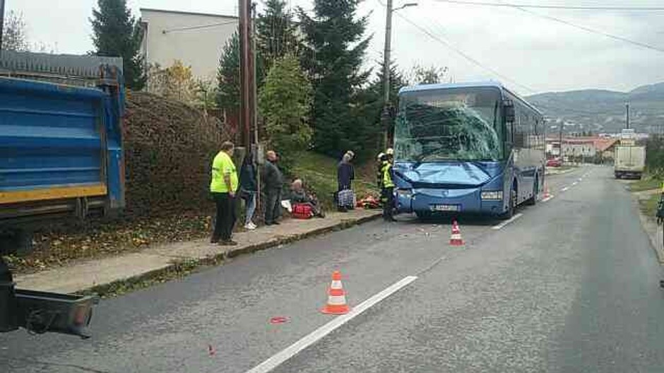 Nehoda autobusu na Kysuciach si vyžiadala dvoch zranených