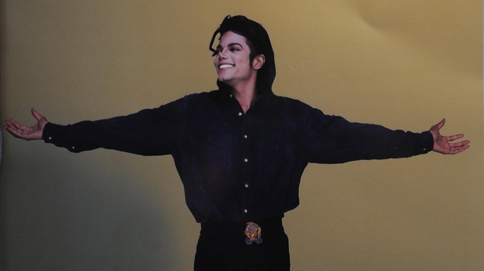 Michael Jackson roztiahnute ruky