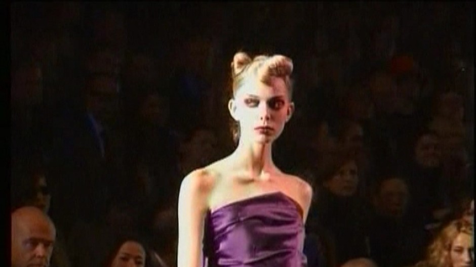 modelka vo fialovom lacroix