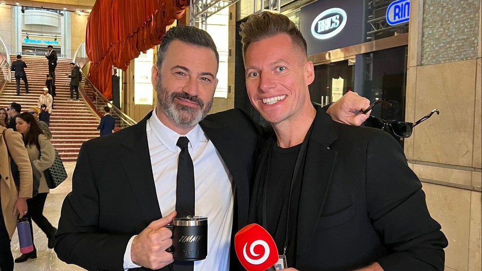 Thomas Puskailer na Oscaroch a Jimmy Kimmel (cropped)