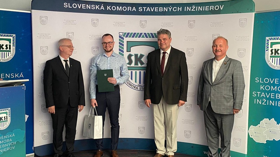 Zriaďovatelia súťaže a víťaz súťaže Ing. Jakub Hanzl
