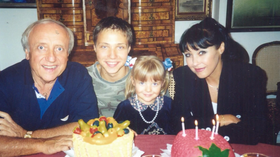 Rodina Slováčka a Patrasovej s deťmi Aničkou a Felixom ml.