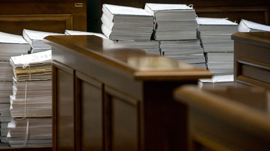 spisy v súdnej sieni, ilustračný záber
