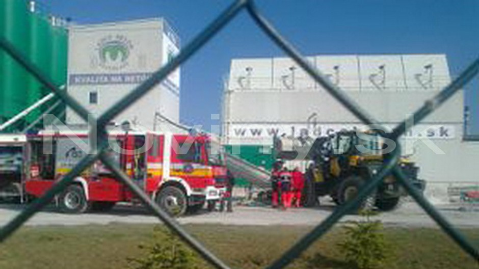 robotník, betonárka, vtiahnutie, lis