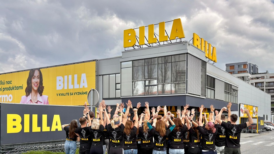 1_BILLA tím pred centrálou na Bajkalskej ulici v Bratislave