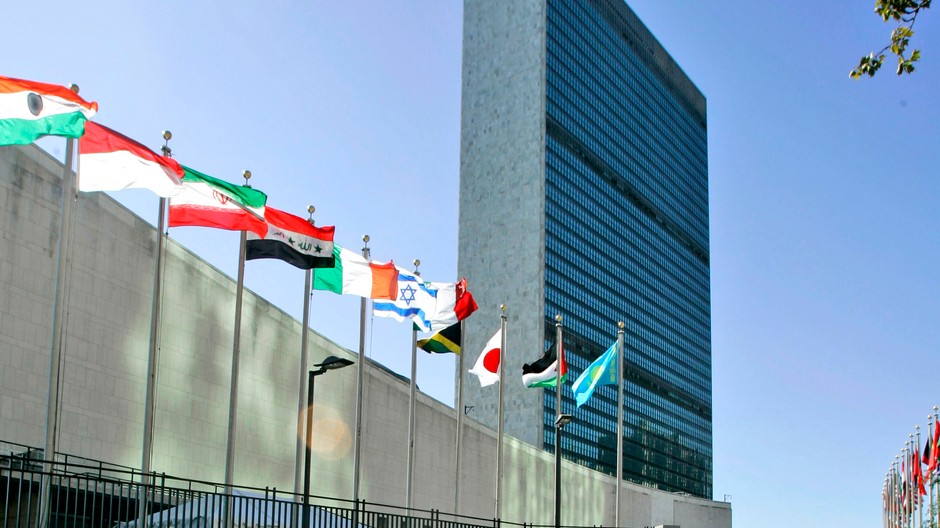 Organizácia spojených národov, New York, budova, vlajky, archívne foto