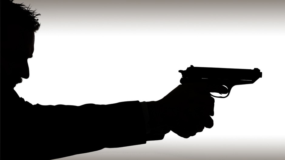 Muž so zbraňou/ilustračná snímka