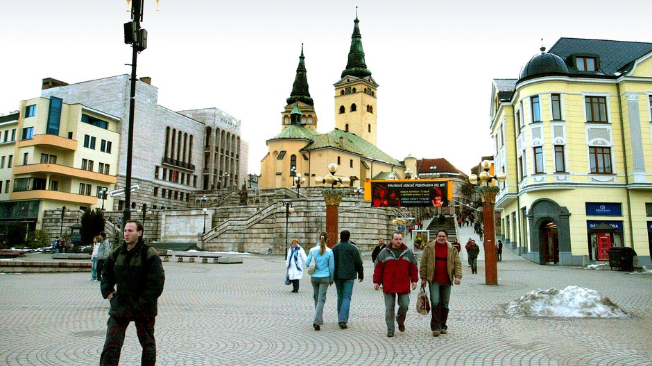 Žilina Hlinkovo námestie kostol Burianova veža