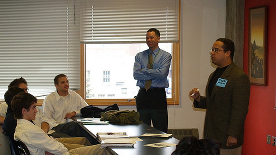 Výuka o európskych problémoch na školách by mohla zvýšiť záujem o problémy EÚ