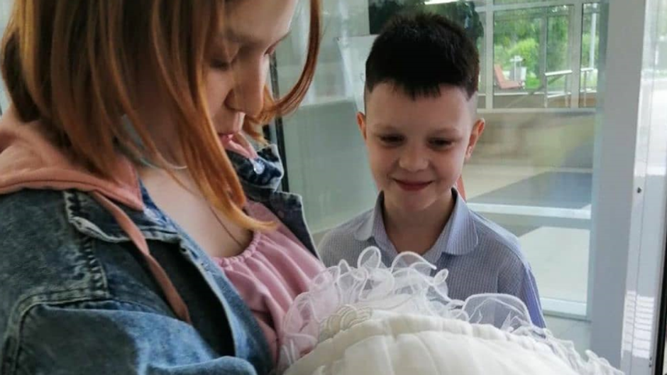 tehotna v trinastich