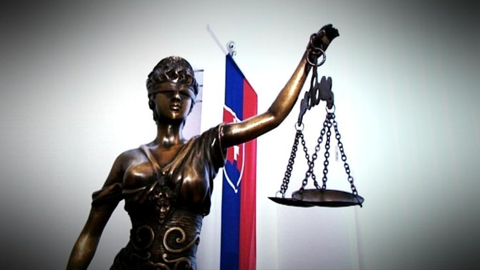 právnik radí foto justícia znak žena váhy