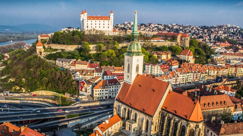 00004-9087fba46cda4f8063b397bf472f226c_2400x1571