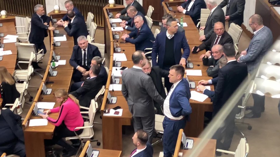 [multi] NR SR rokovanie o zmene ústavy 934