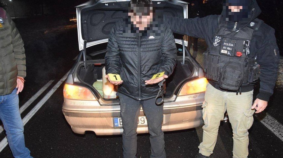 Veľký policajný zásah: Zadržali dvojicu, ktorá mala vykrádať byty po Slovensku
