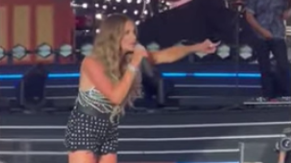 Carly Pearce vyhodila fanúšika