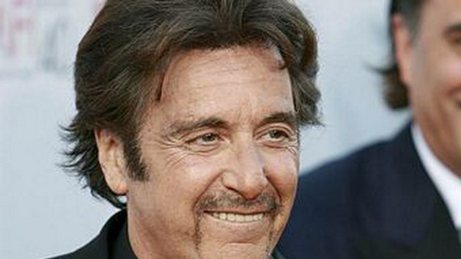 Al Pacino si hryzie pery