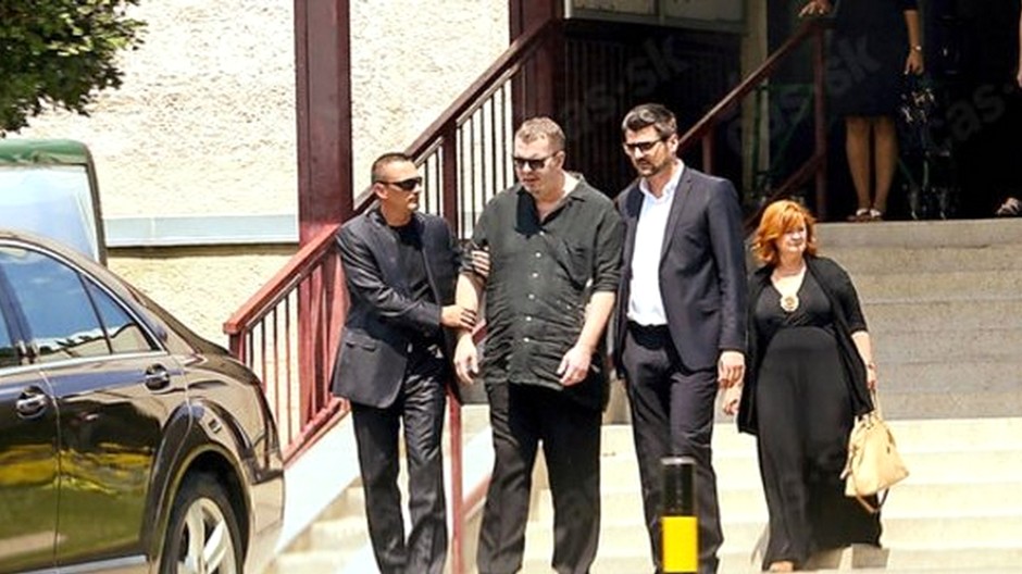 Richard Müller na pohrebe matky Elišky (†83)