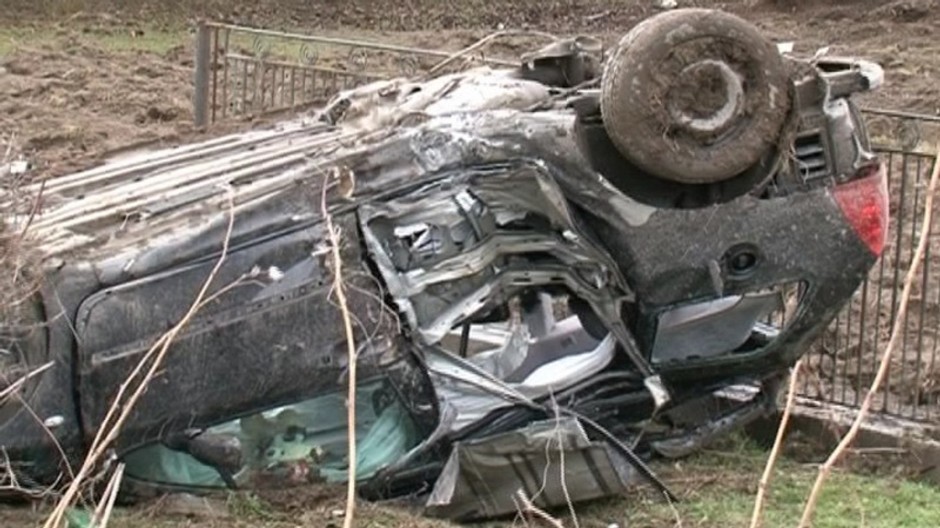 Rozbité auto, priekopa, Klín