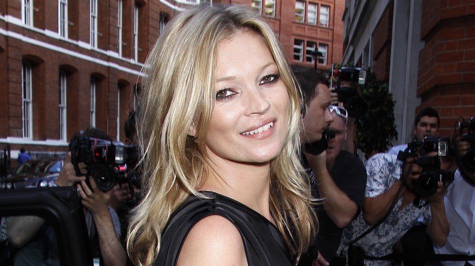 supermodelka kate moss, usmev