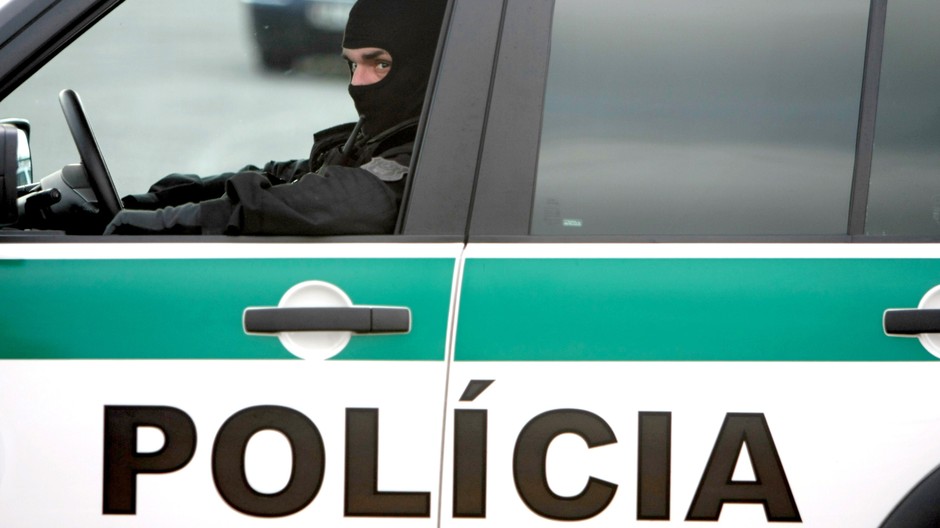 kukláč polícia auto ilustračné foto