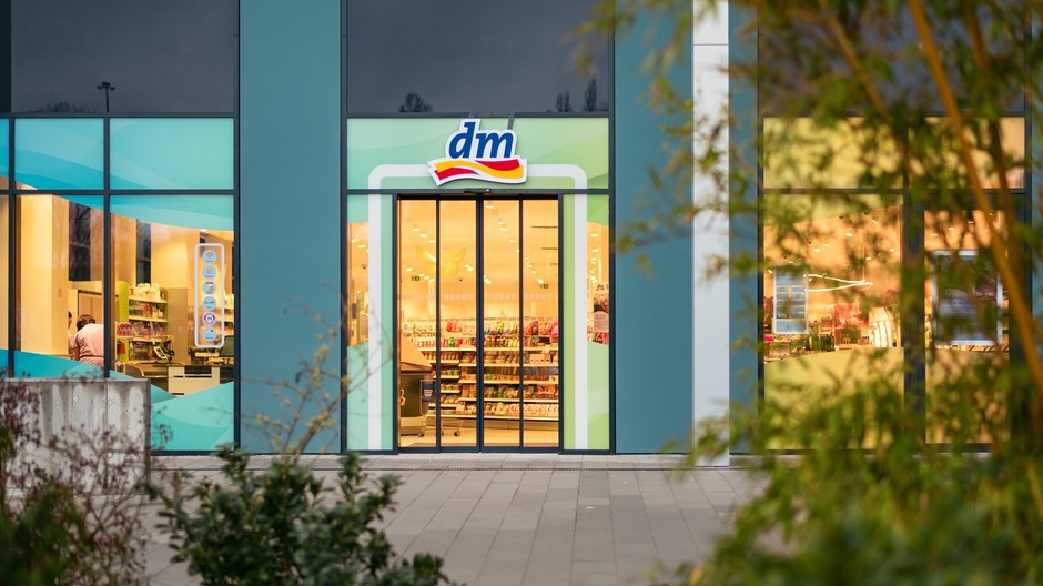 Prvá spoločná správa o trvalej udržateľnosti zo všetkých štrnástich krajín dm