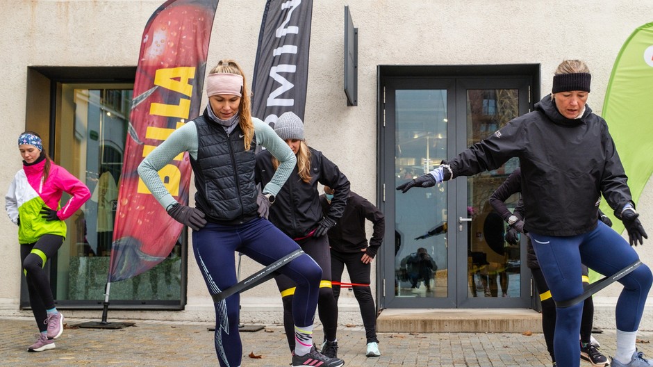 1_Rozcviƒka poƒas SHEruns brunchu