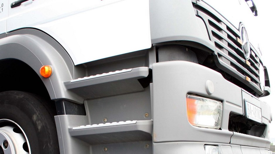 nakladne auto predna cast