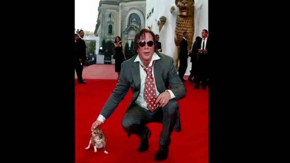 Mickey Rourke a čivava Loki