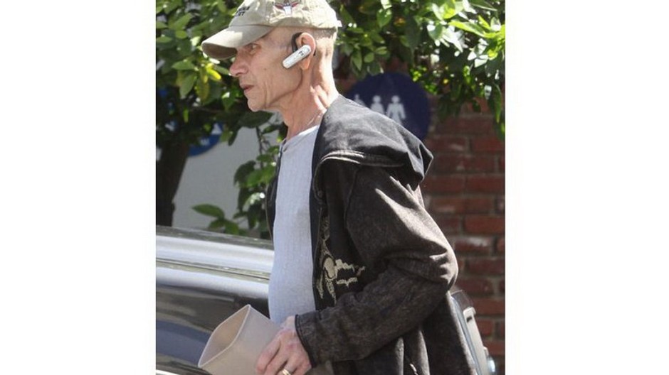 Patrick Swayze v šiltovke, rakovina, profil