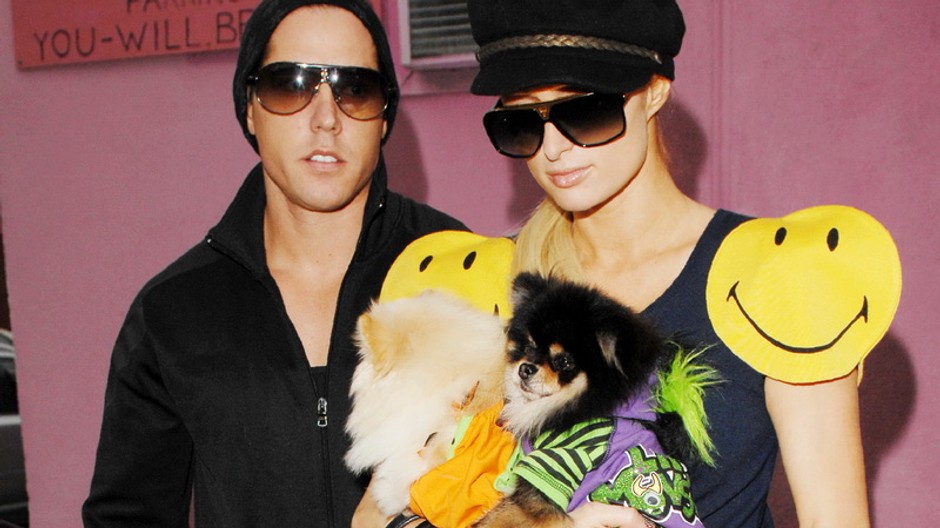 Paris Hilton s priateľom Cy Waitsom a psíkmi