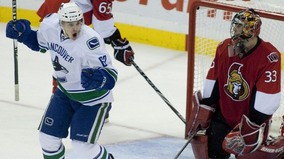 Mário Bližňák strieľa prvý gól v NHL