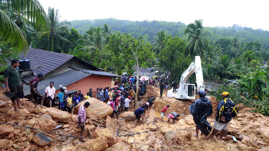 Pri povodniach a zosuvoch pôdy na Srí Lanke zomrelo 100 ľudí.jpg