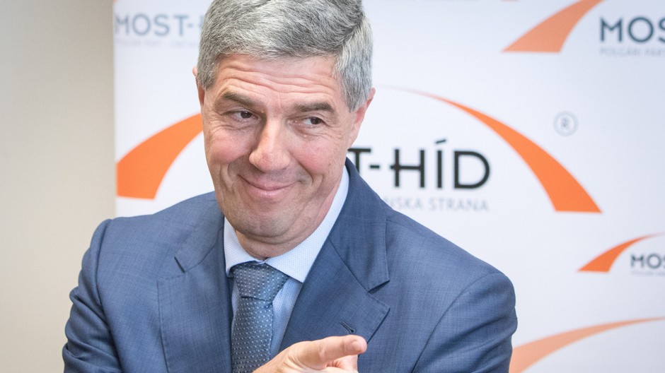 Béla Bugár_prst_úsmev