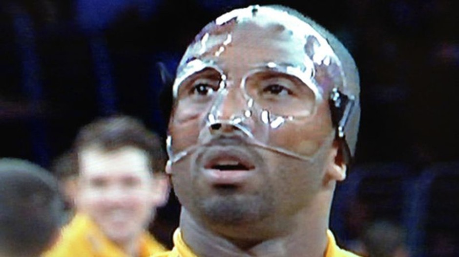 Kobe Bryant v maske