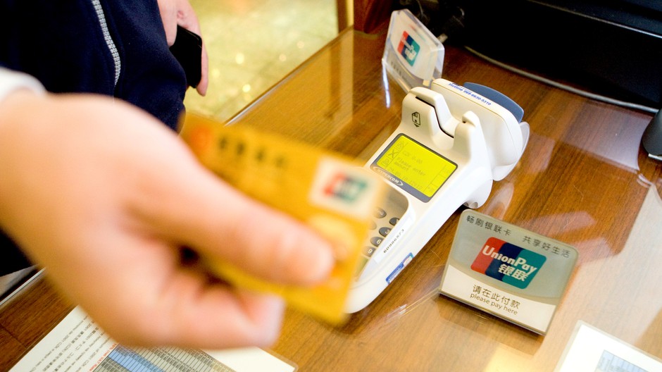 kreditka ruka mašina