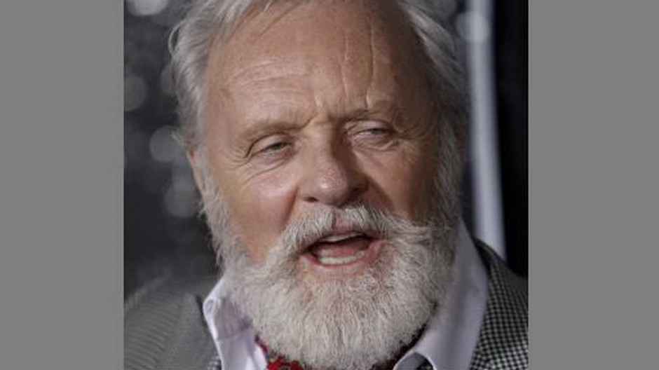 Anthony Hopkins, brada, detail tváre, otvorené ústa